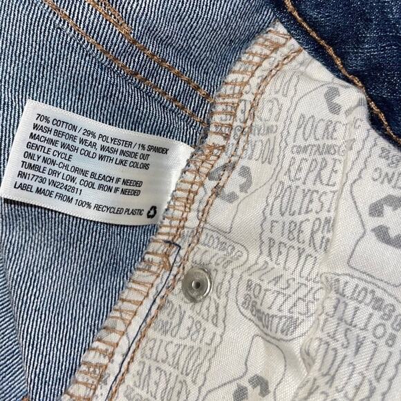 Wild Fable Denim Shorts Jeans Raw Distressed Hem Blue Wash Size 18 - Picture 4 of 4